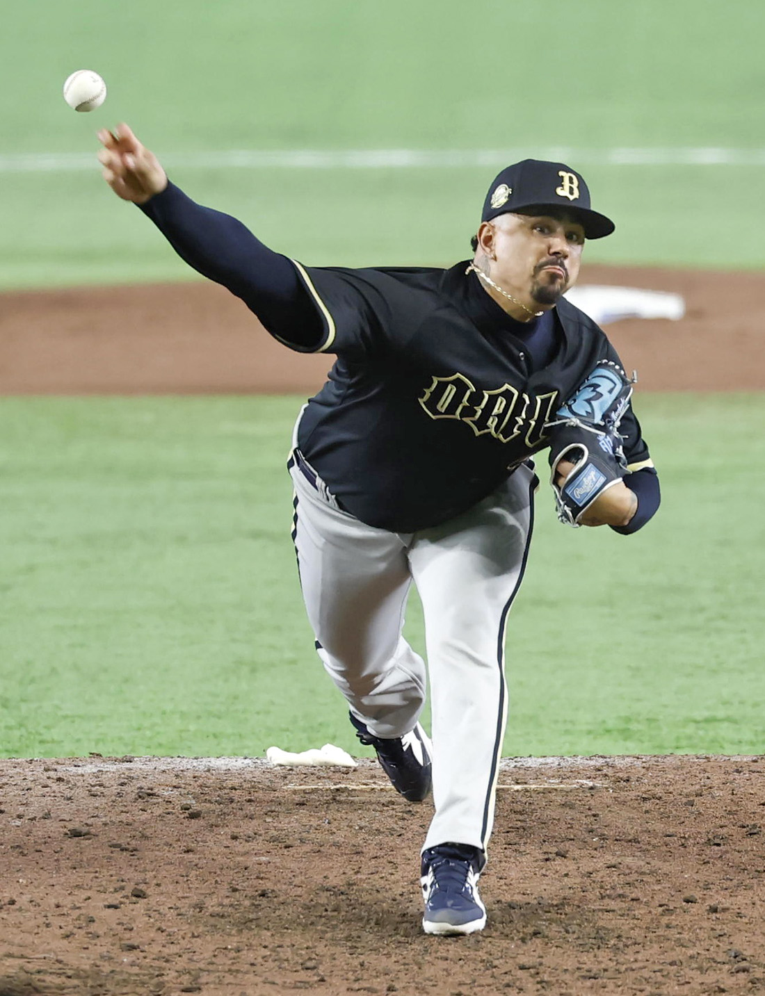 5番手で登板した全パのマチャド＝東京ドーム（共同）