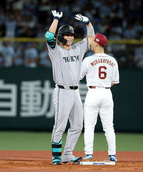 全パ対全セ 5回表全セ無死一、二塁、大城卓三は2点適時二塁打を放つ(撮影・浅見桂子)