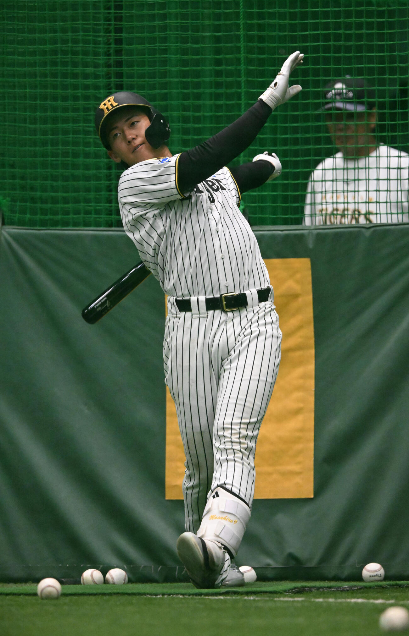甲子園室内で打撃する阪神立石正広（撮影・和賀正仁）