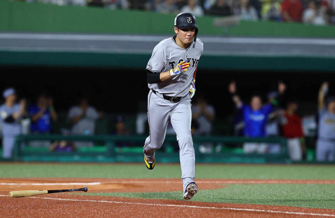 全パ対全セ　9回表全セ無死、坂本勇人は安打を放つ（撮影・上田博志）