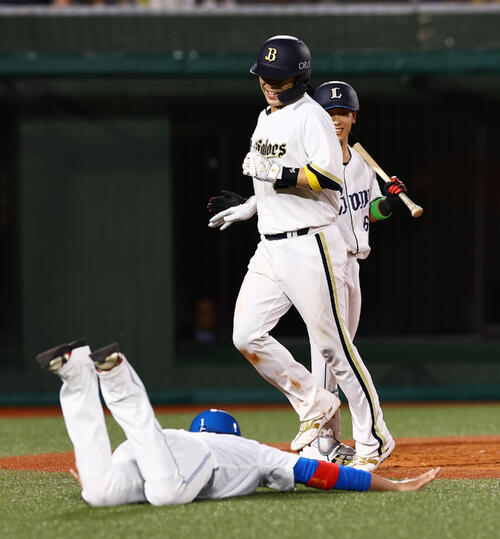 球宴】新庄監督仕掛けたまさかの“トリプルスチール” 阪神坂本「右から