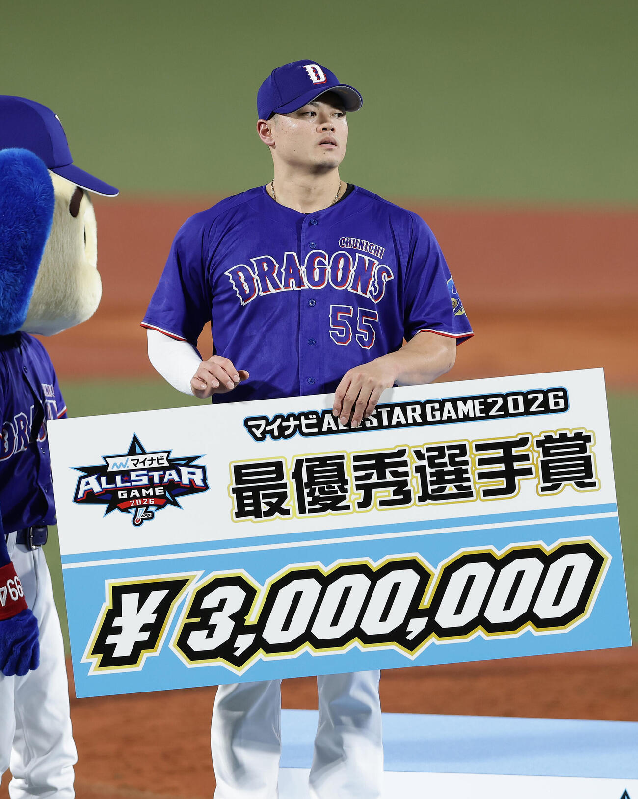 全パ対全セ　最優秀選手賞を受賞した中日細川成也（撮影・前田充）