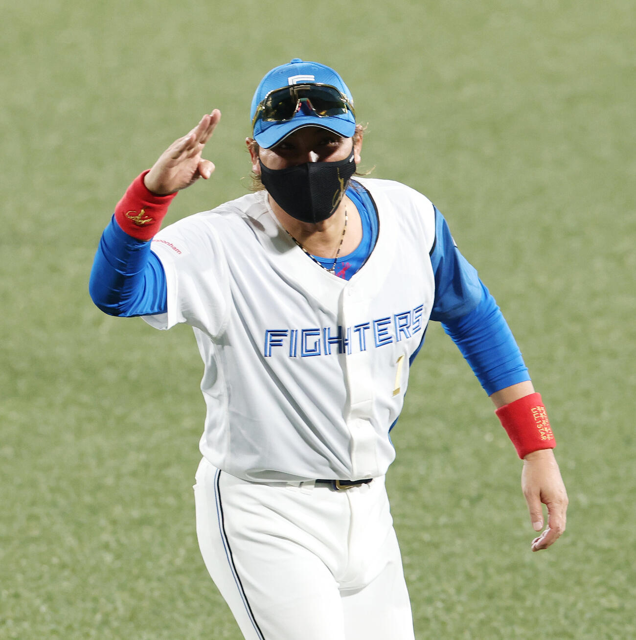 全パ対全セ　試合後、笑顔を見せる日本ハム新庄剛志監督（撮影・宮地輝）