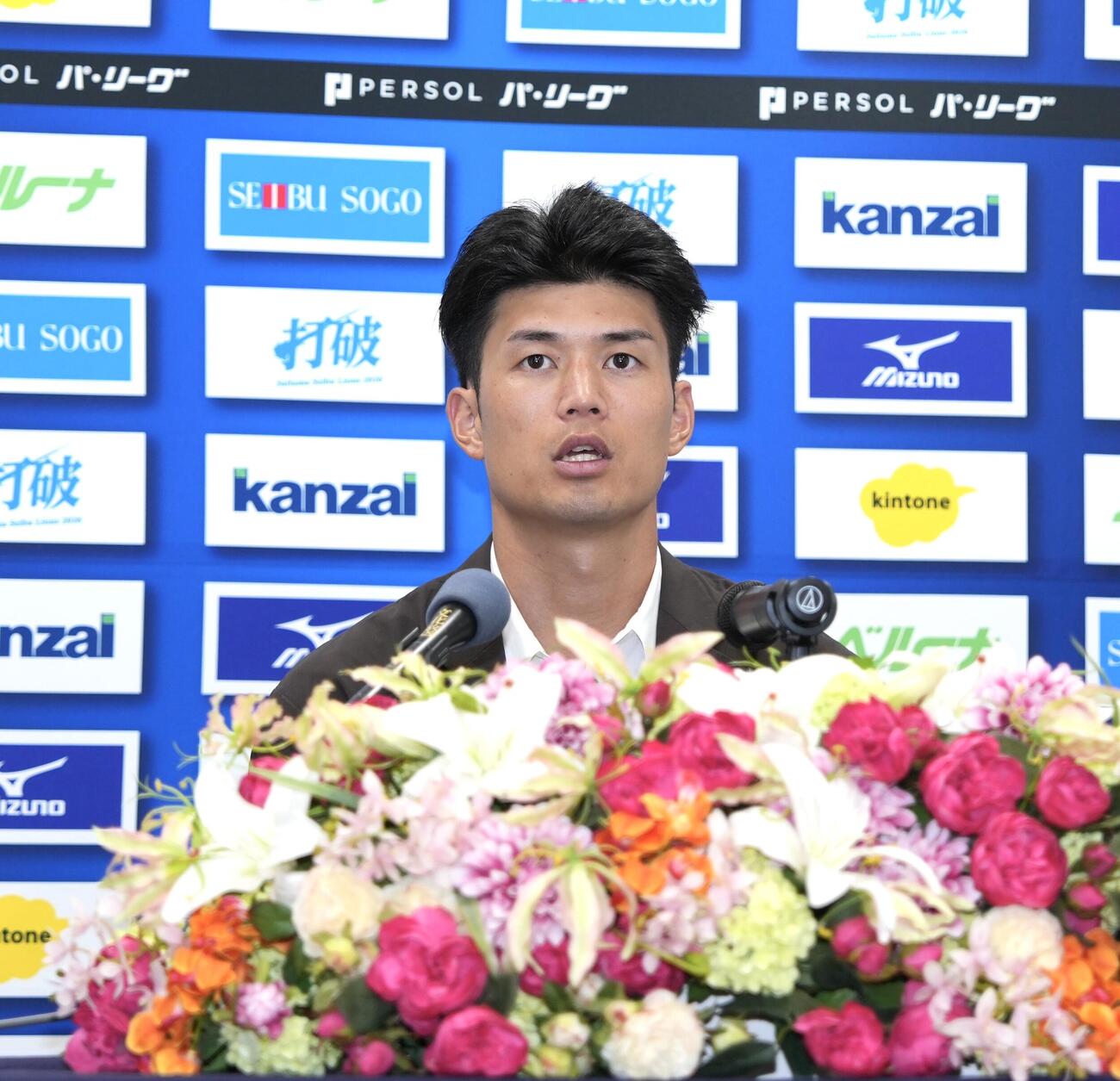 西武入団会見に臨む若林楽人（撮影・小島史椰）