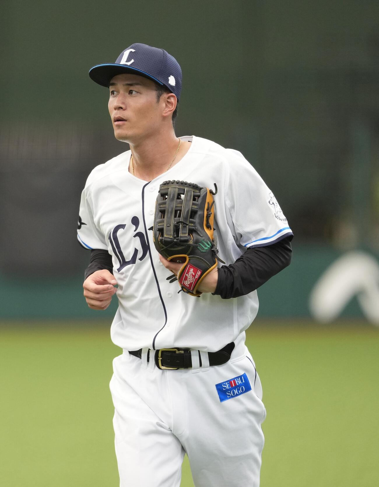 守備練習をする西武若林楽人（撮影・小島史椰）