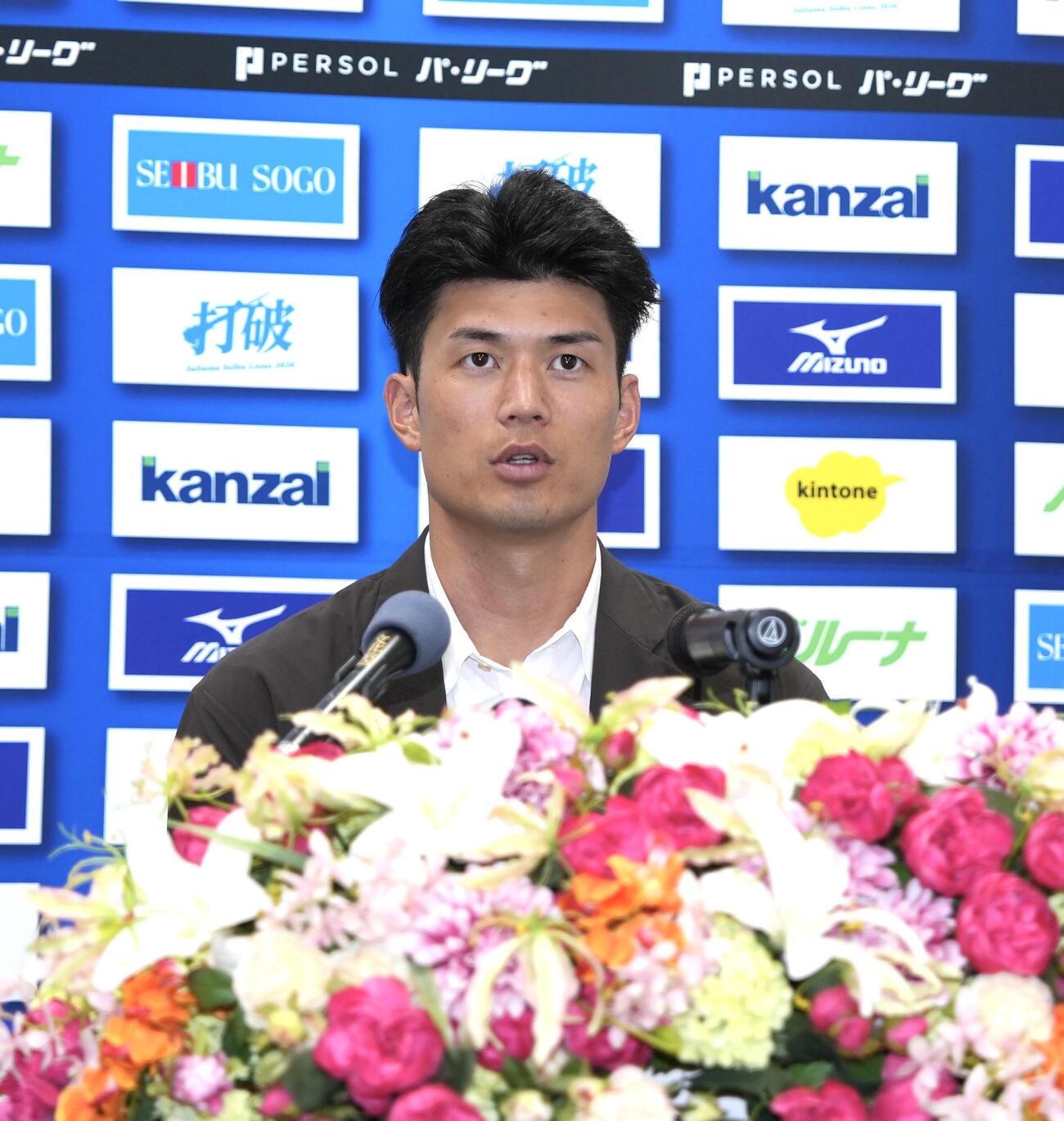 西武入団会見に臨む若林楽人（撮影・小島史椰）