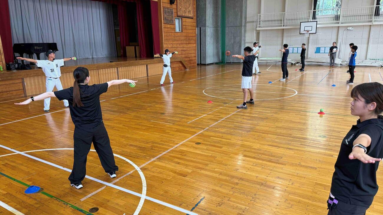 投げる動作の実技指導