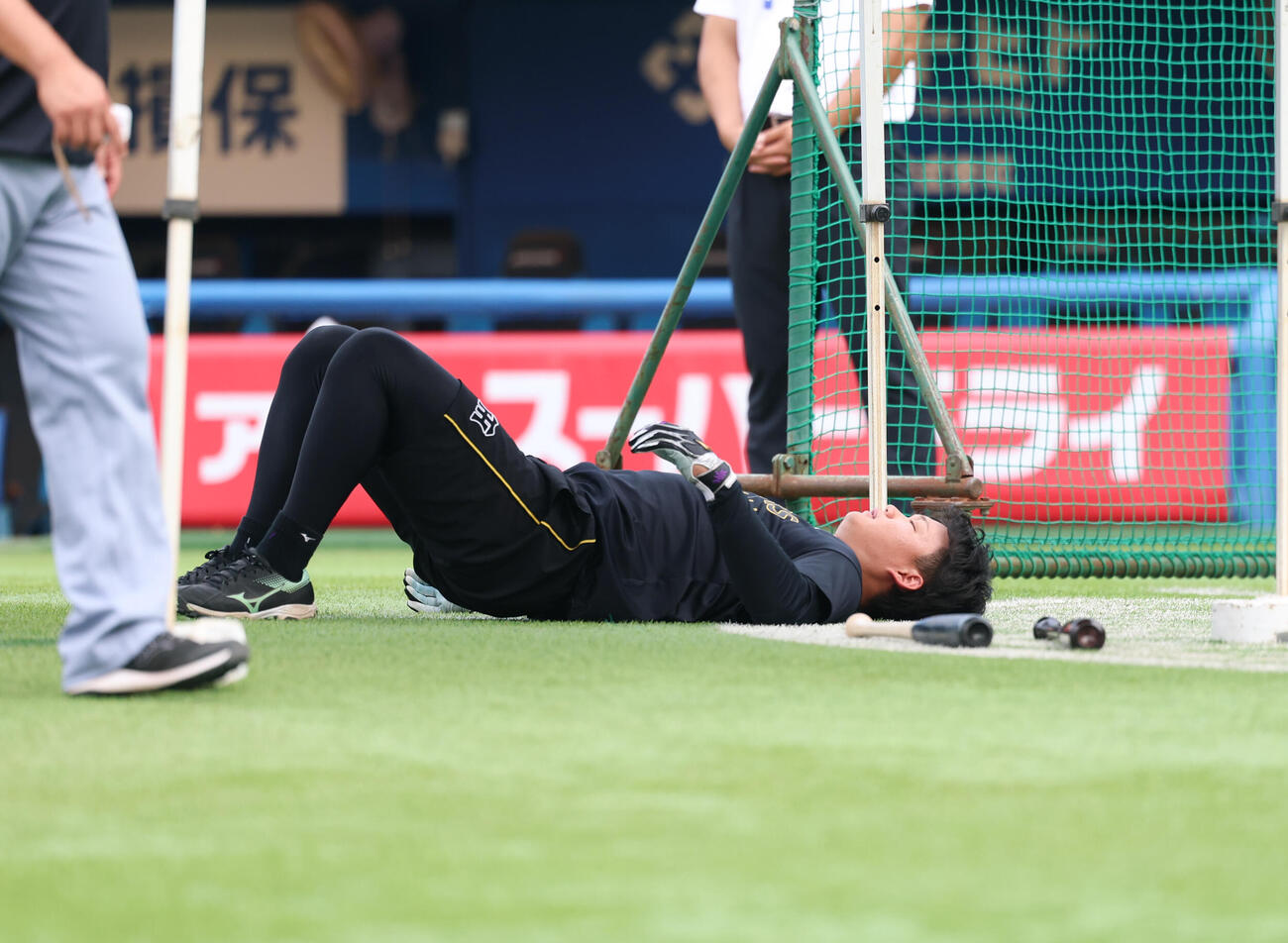 ヤクルト対阪神　ストレッチをする森下翔太（撮影・増田悦実）