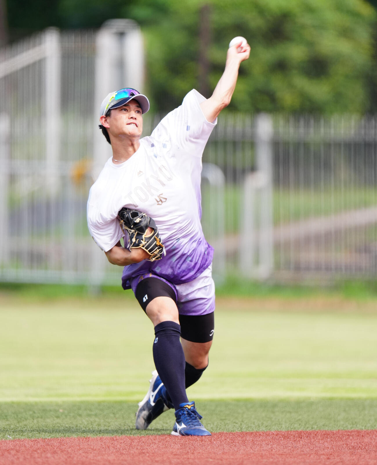 ヤクルト対阪神　試合前練習でキャッチボールするヤクルト高橋奎二（撮影・鈴木みどり）