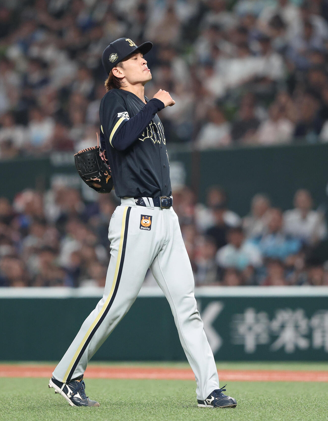 西武対オリックス　2回裏西武無死、ネビンに投前内野安打を浴びる寺西成騎（撮影・河田真司）