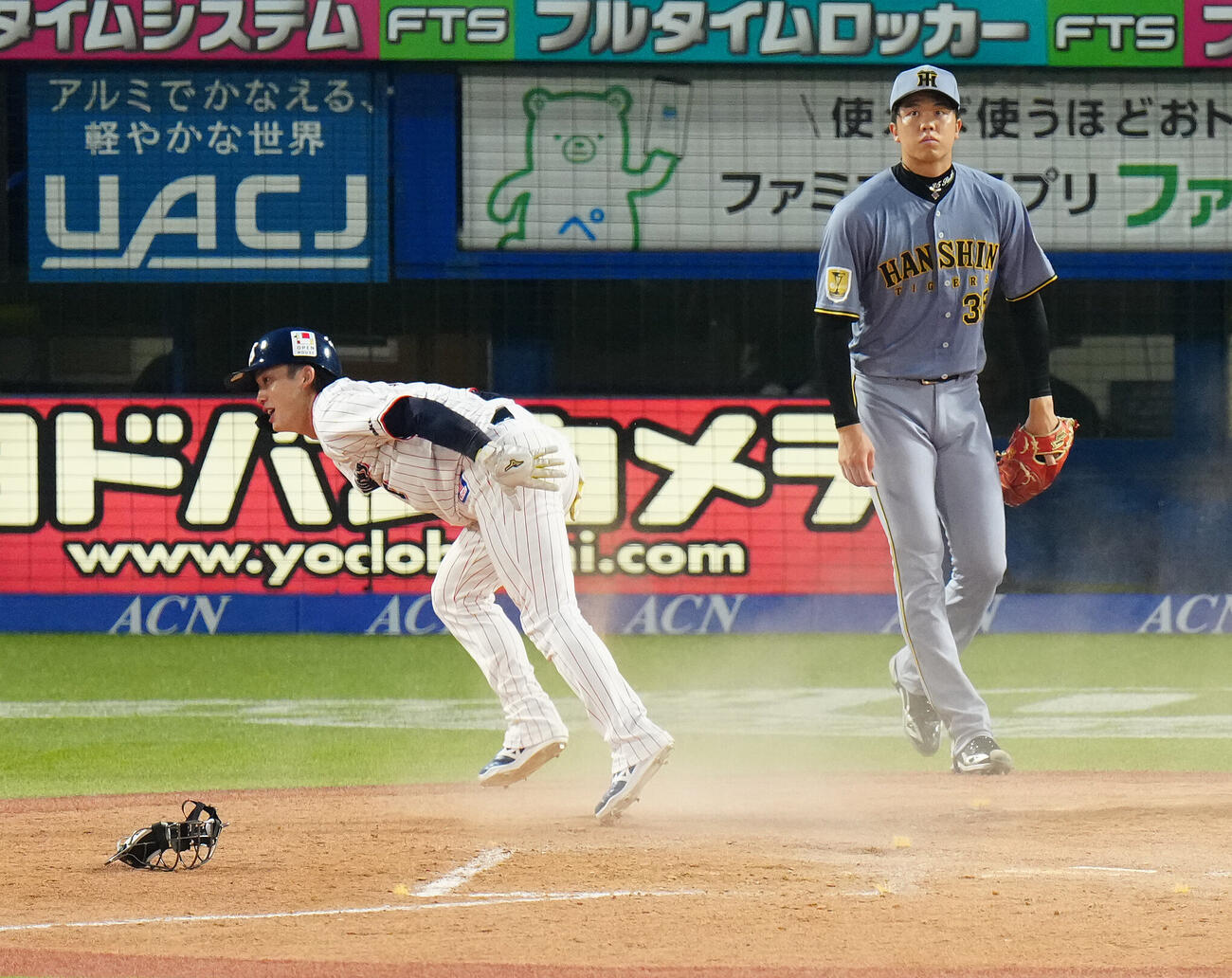 ヤクルト対阪神　2回裏ヤクル2死一、二塁、丸山和郁の適時打で二塁走者長岡秀樹の生還を許し、浮かない表情の才木浩人（撮影・鈴木みどり）