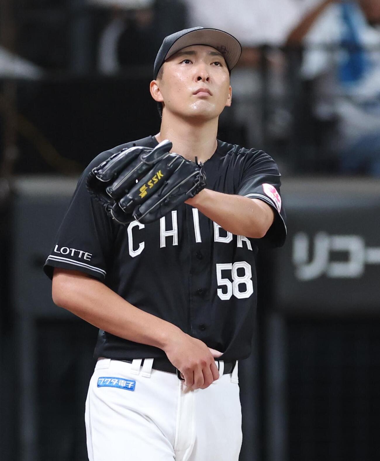 日本ハム対ロッテ　2回裏、失点し渋い表情の河村説人（撮影・黒川智章）