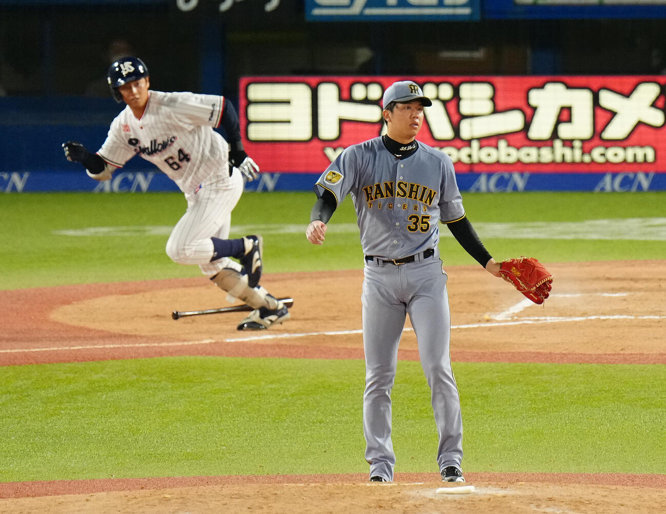 ヤクルト対阪神　6回裏ヤクルト2死二塁、岩田幸宏に安打を浴びる才木浩人（撮影・鈴木みどり）