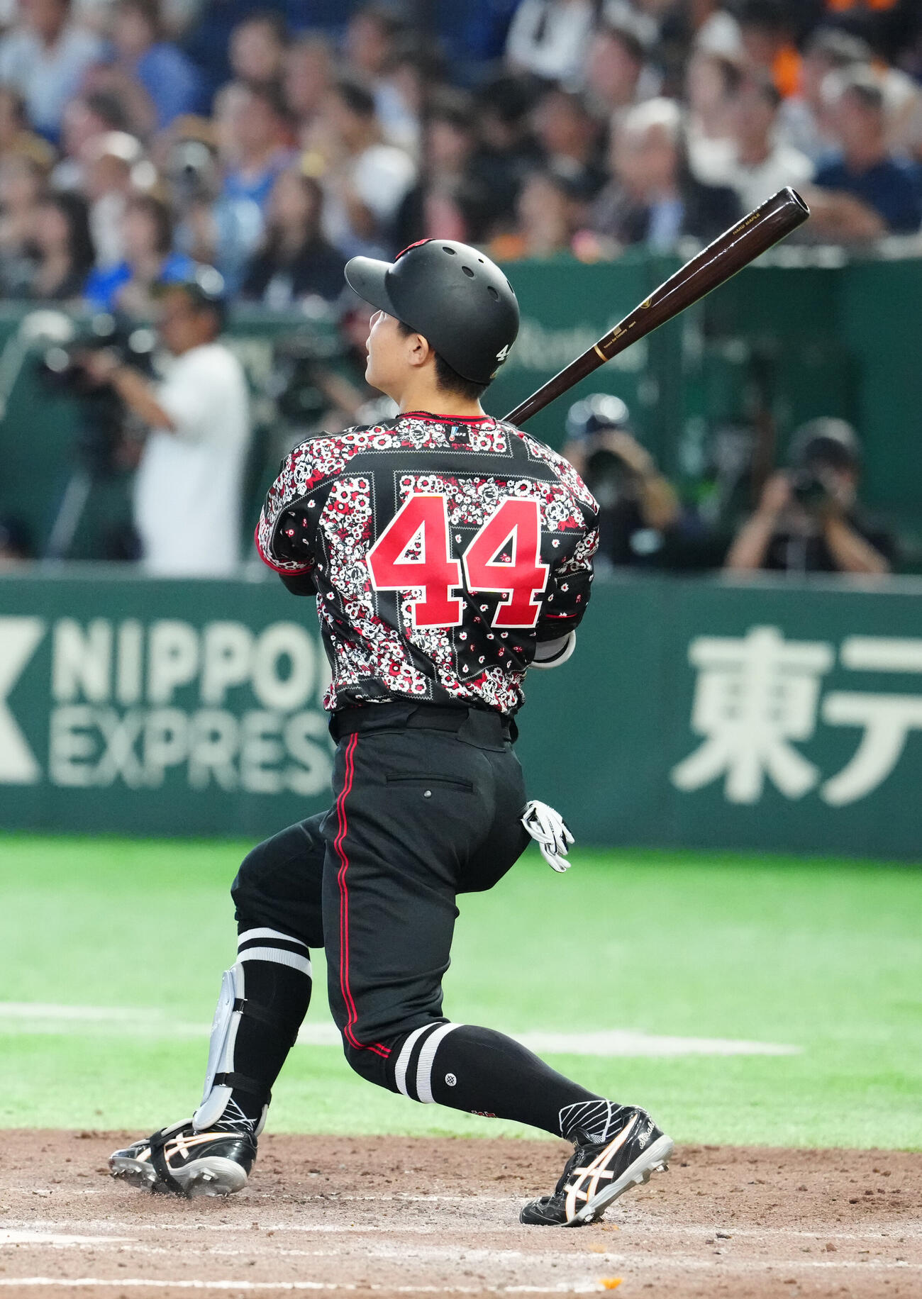 巨人対DeNA 5回裏巨人1死、本塁打を放つ佐々木俊輔（撮影・江口和貴）