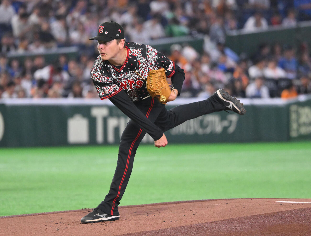 巨人対DeNA　巨人先発のスペンサー・ハワード（撮影・滝沢徹郎）