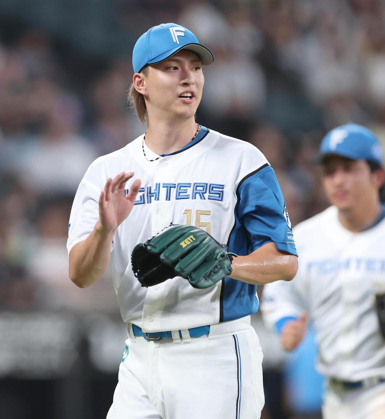 日本ハム対ロッテ　6回表、打者を3人で抑え引き揚げる達孝太（撮影・黒川智章）