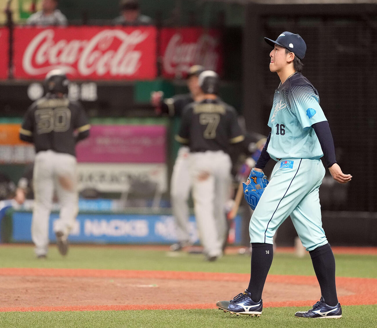 西武対オリックス　4回表、オリックスに勝ち越され悔しそうな表情を見せる西武隅田知一郎（撮影・たえ見朱実）