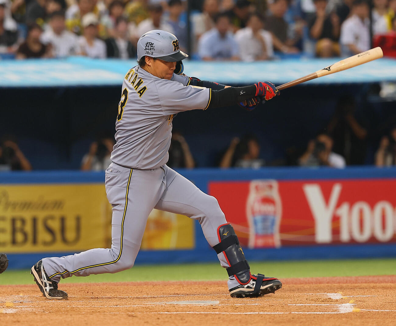 ヤクルト対阪神　1回表阪神2死一塁、左前打を放つ大山悠輔（撮影・水谷安孝）