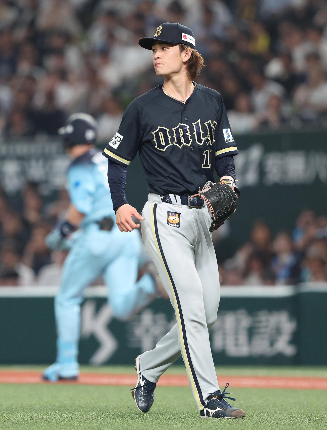 西武対オリックス　2回裏西武無死、ネビンに投前内野安打を浴びる寺西成騎