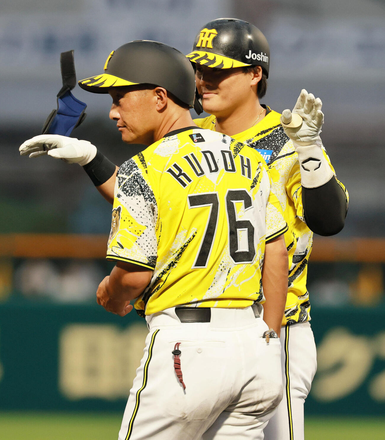 ファーム・リーグ阪神対広島　4回裏阪神2死、前川右京は左前打を放ちポーズする（撮影・上山淳一）