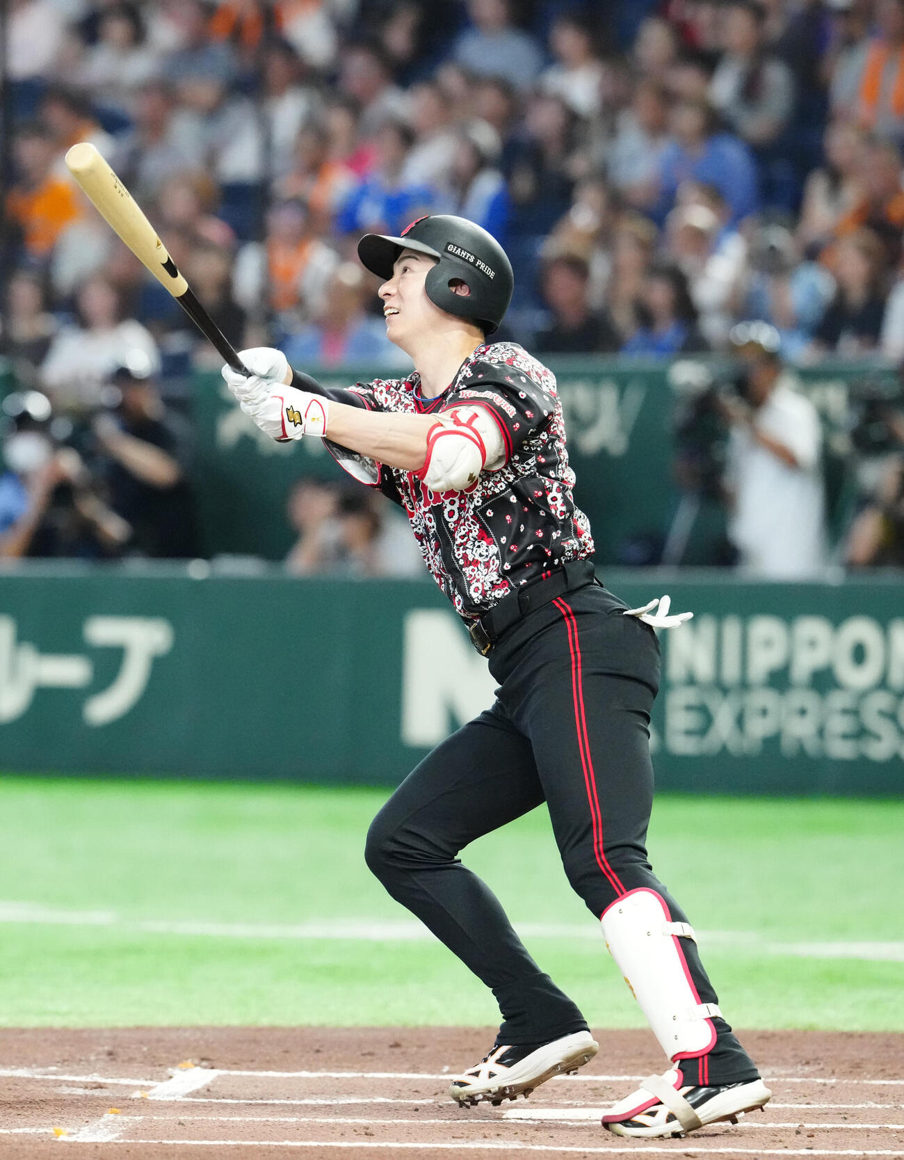 巨人対DeNA 1回裏巨人1死、先制本塁打を放つ松本剛（撮影・江口和貴）