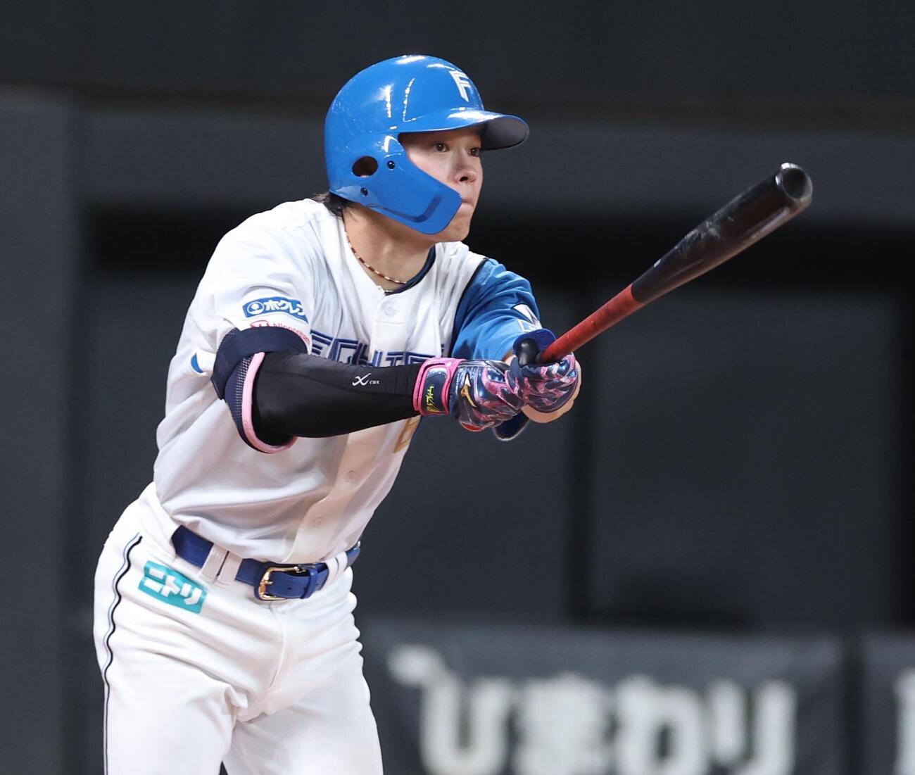 日本ハム対ロッテ　2回裏日本ハム2死一、二塁、適時打を放つ田宮裕涼（撮影・黒川智章）