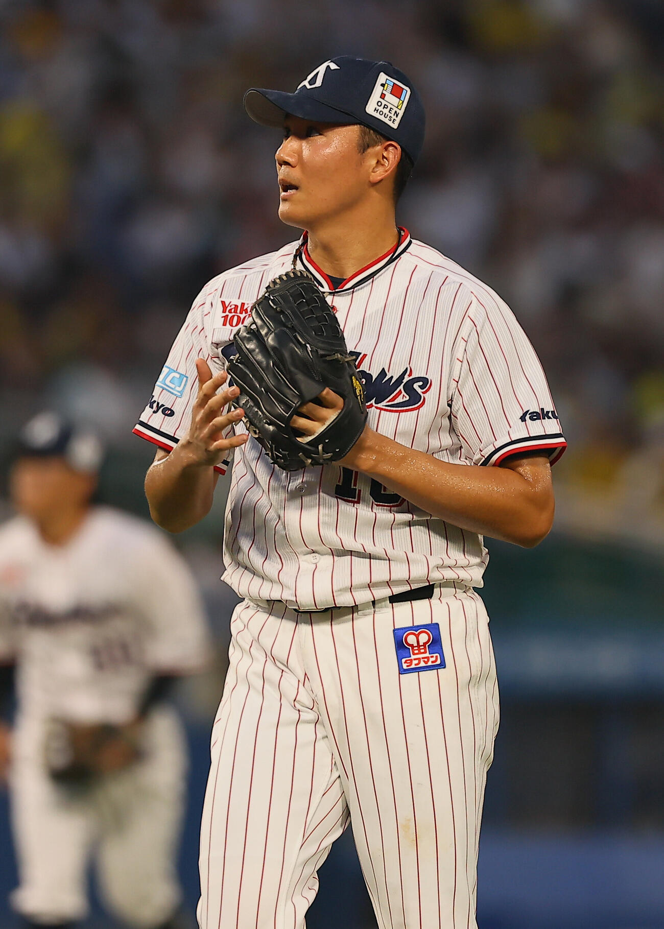 ヤクルト対阪神　2回を無失点に抑えベンチに引き揚げる奥川恭伸（撮影・水谷安孝）