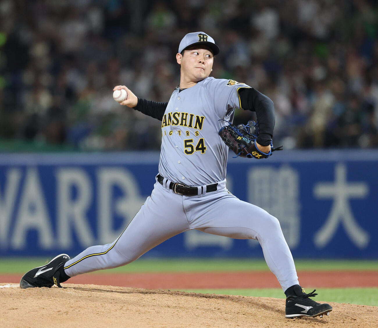 ヤクルト対阪神　阪神3番手で登板し力投する木下里都（撮影・増田悦実）