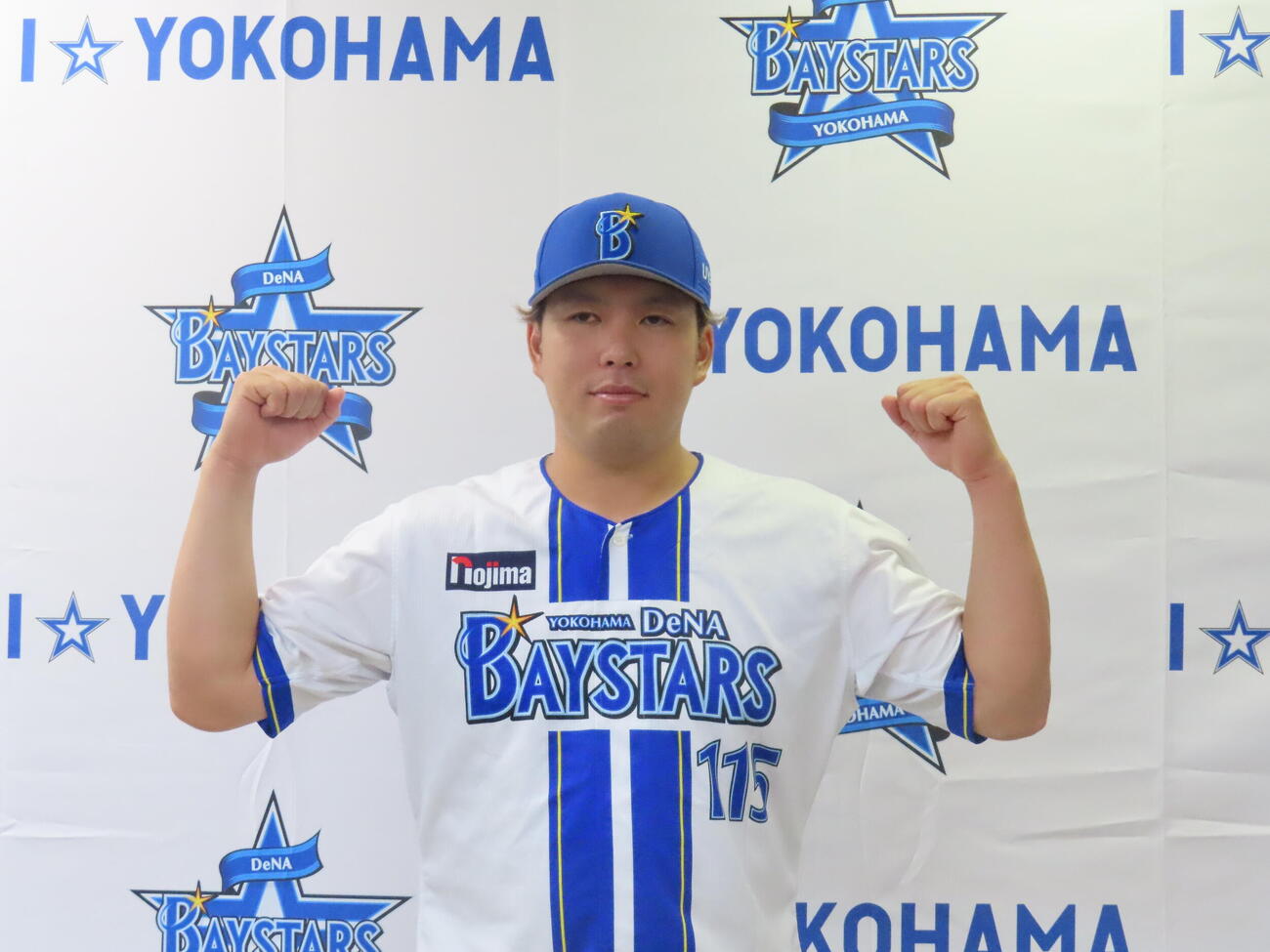 支配下登録され、会見に臨むDeNA馬場皐輔