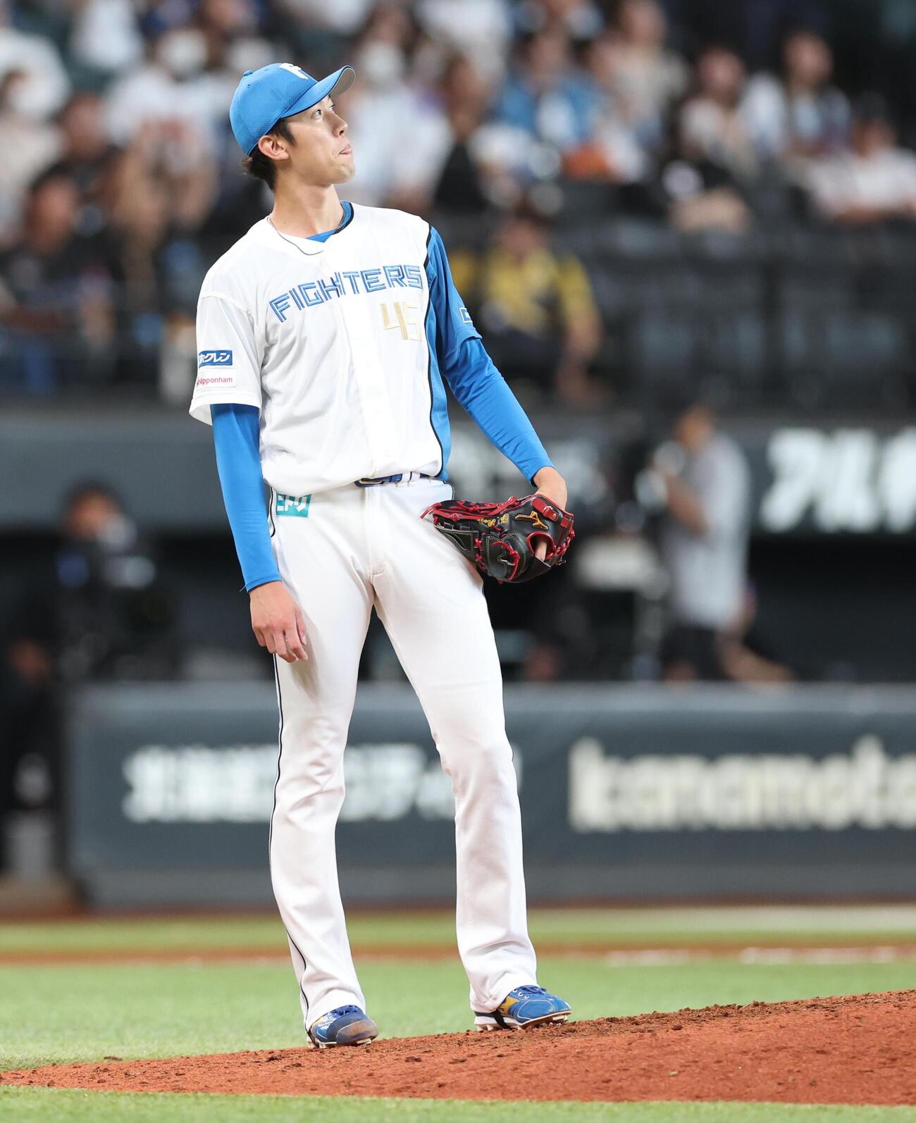 日本ハム対ロッテ　9回表、佐藤都志也に2点本塁打を浴びる福島蓮（撮影・黒川智章）