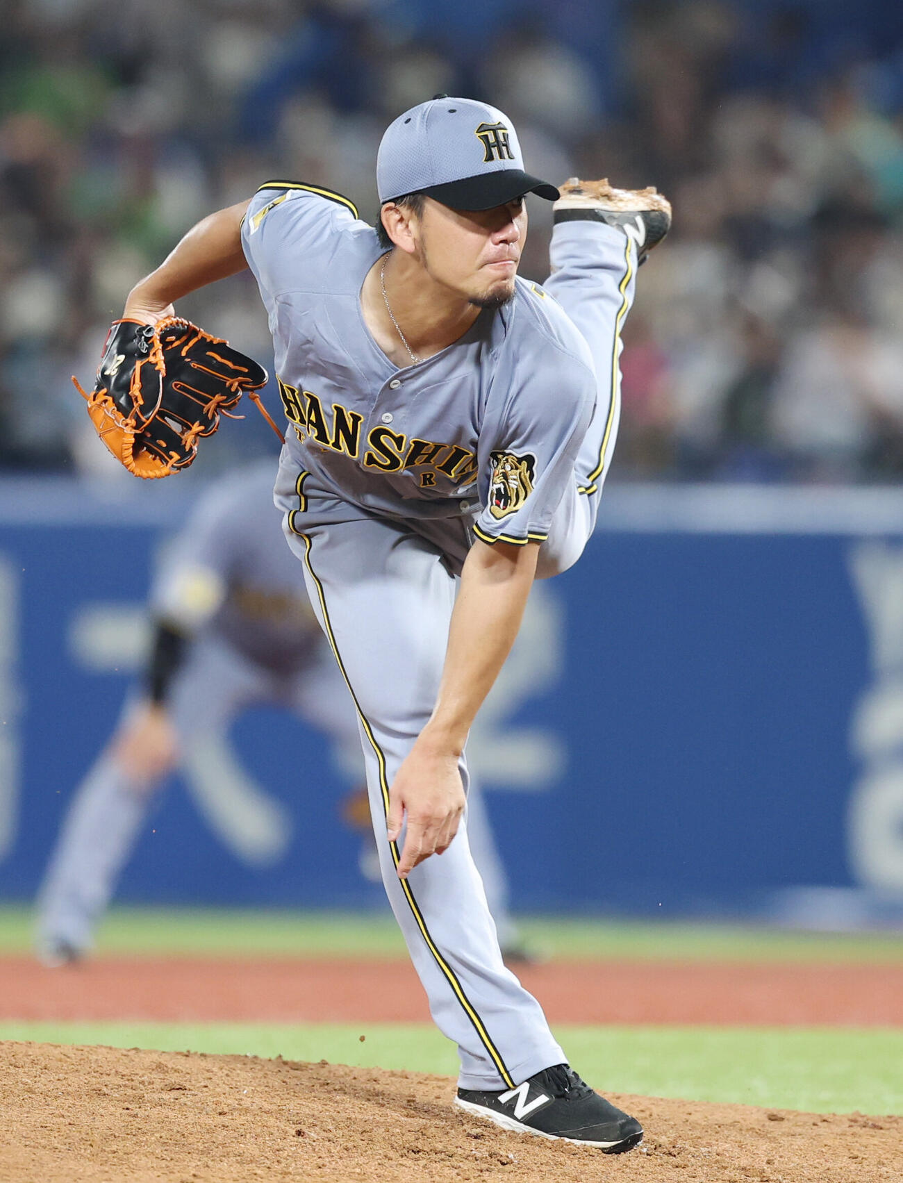 ヤクルト対阪神　先発し力投する阪神伊藤将司（撮影・増田悦実）