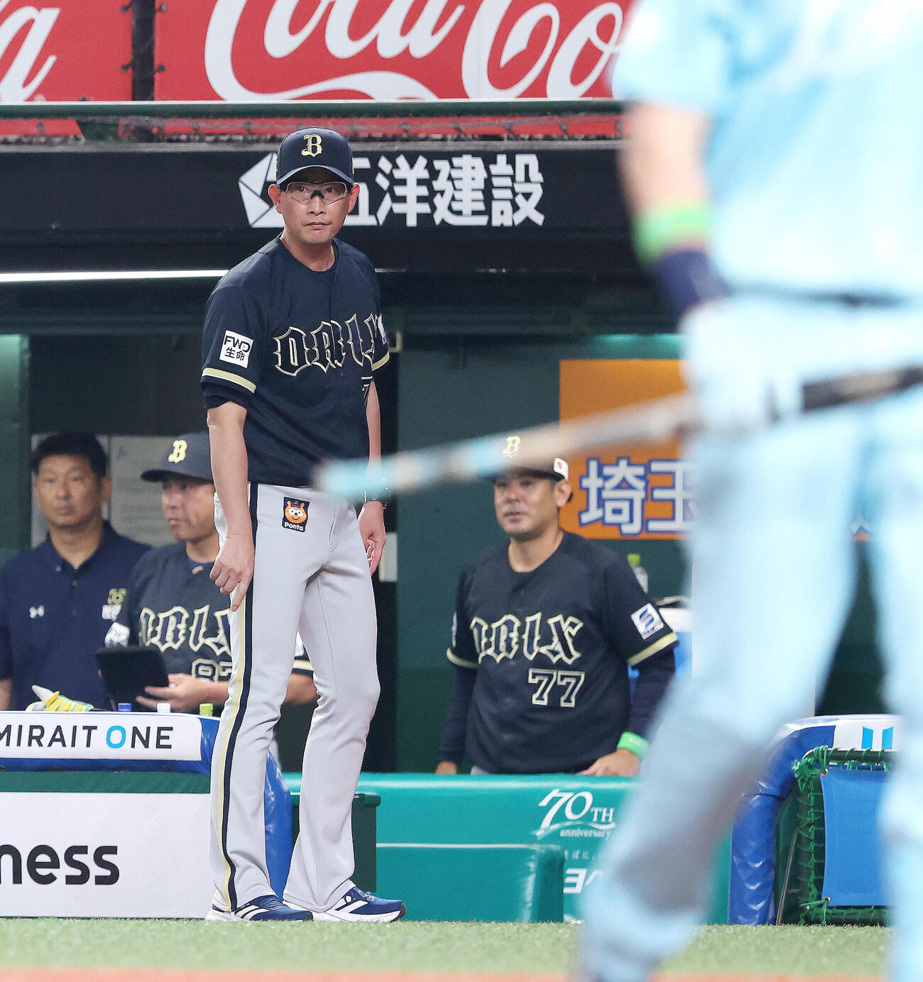 西武対オリックス　7回裏西武1死三塁、リクエストを要求する岸田護監督（撮影・河田真司）