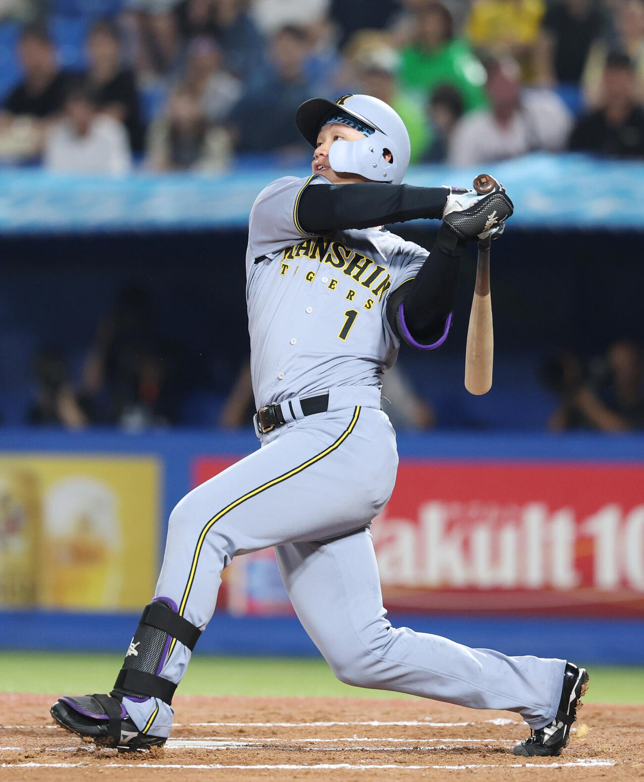 ヤクルト対阪神　3回表阪神1死一塁、2点本塁打を放つ森下翔太（撮影・増田悦実）