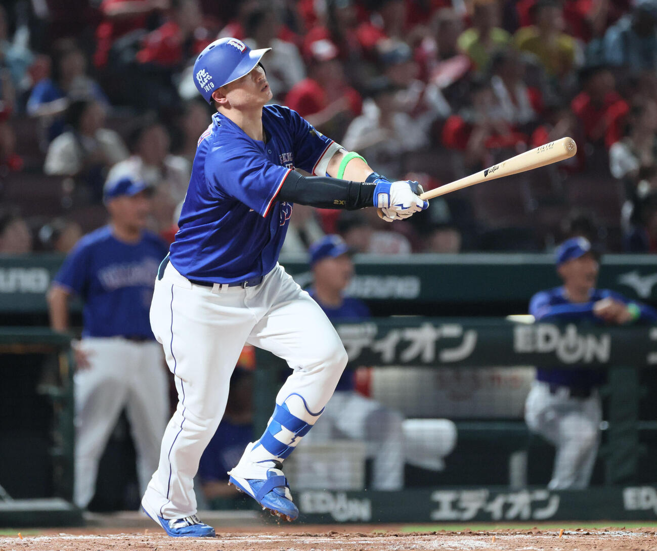 広島対中日　5回表中日2死、細川成也は右越え本塁打を放つ（撮影・加藤孝規）