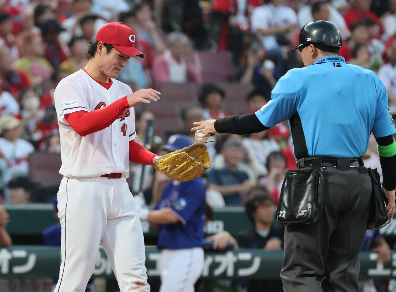 広島対中日　3回表中日2死二塁、村松開人に右前適時打を浴びた斉藤優汰（撮影・加藤孝規）