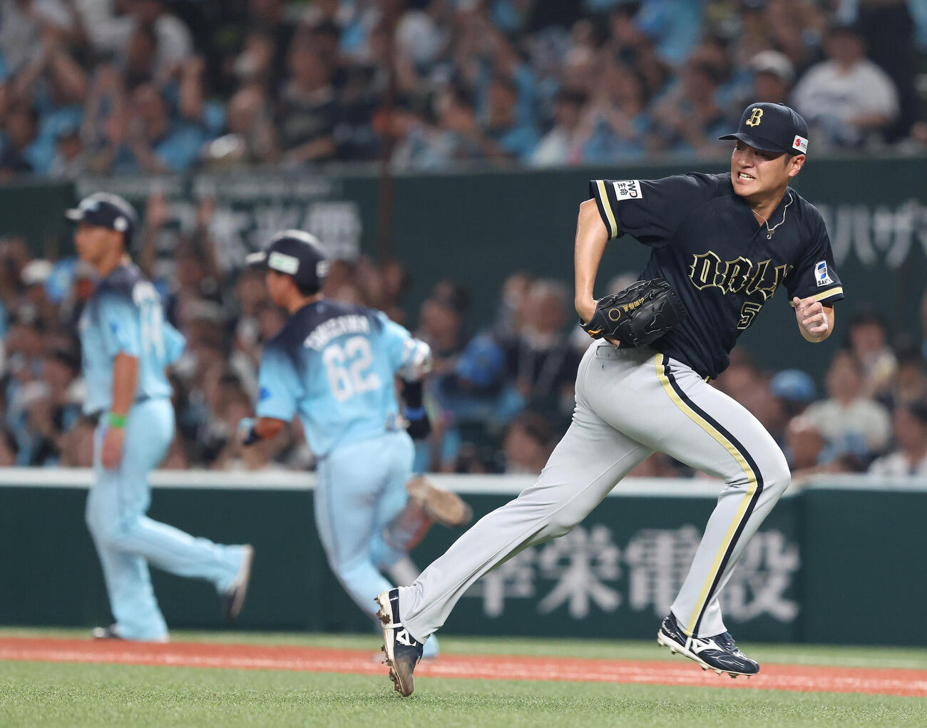 西武対オリックス　8回裏西武無死満塁、滝沢夏央に2点適時打を浴びる山田修義（撮影・河田真司）