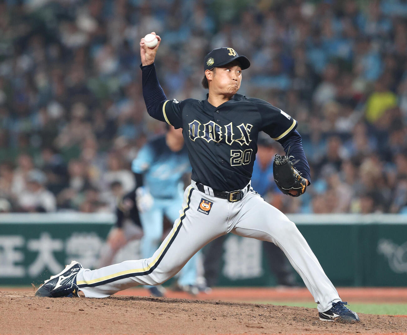 西武対オリックス　8回裏西武1死一、二塁、力投する阿部翔太（撮影・河田真司）