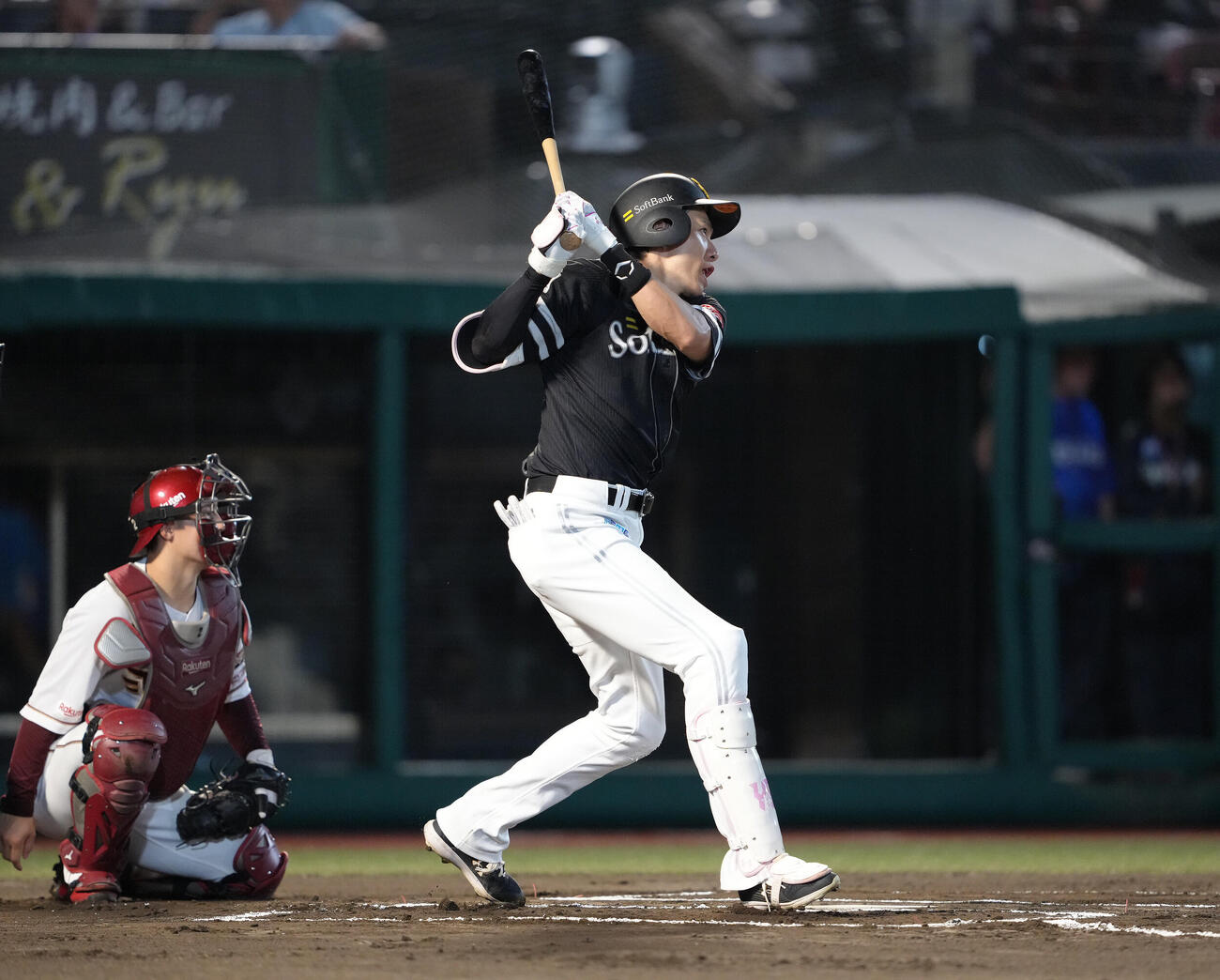 楽天対ソフトバンク　6回表ソフトバンク無死、柳田悠岐は左前打を放つ（撮影・足立雅史）