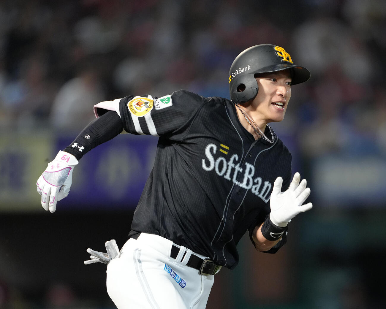 楽天対ソフトバンク　8回表ソフトバンク無死、柳田悠岐は二塁打を放つ（撮影・足立雅史）