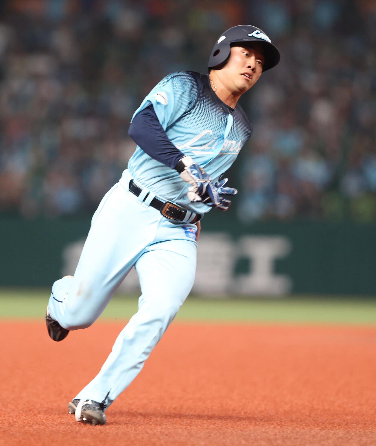 西武対オリックス　7回裏西武1死一塁、林安可の同点適時二塁打で三塁に走る蛭間拓哉（撮影・河田真司）