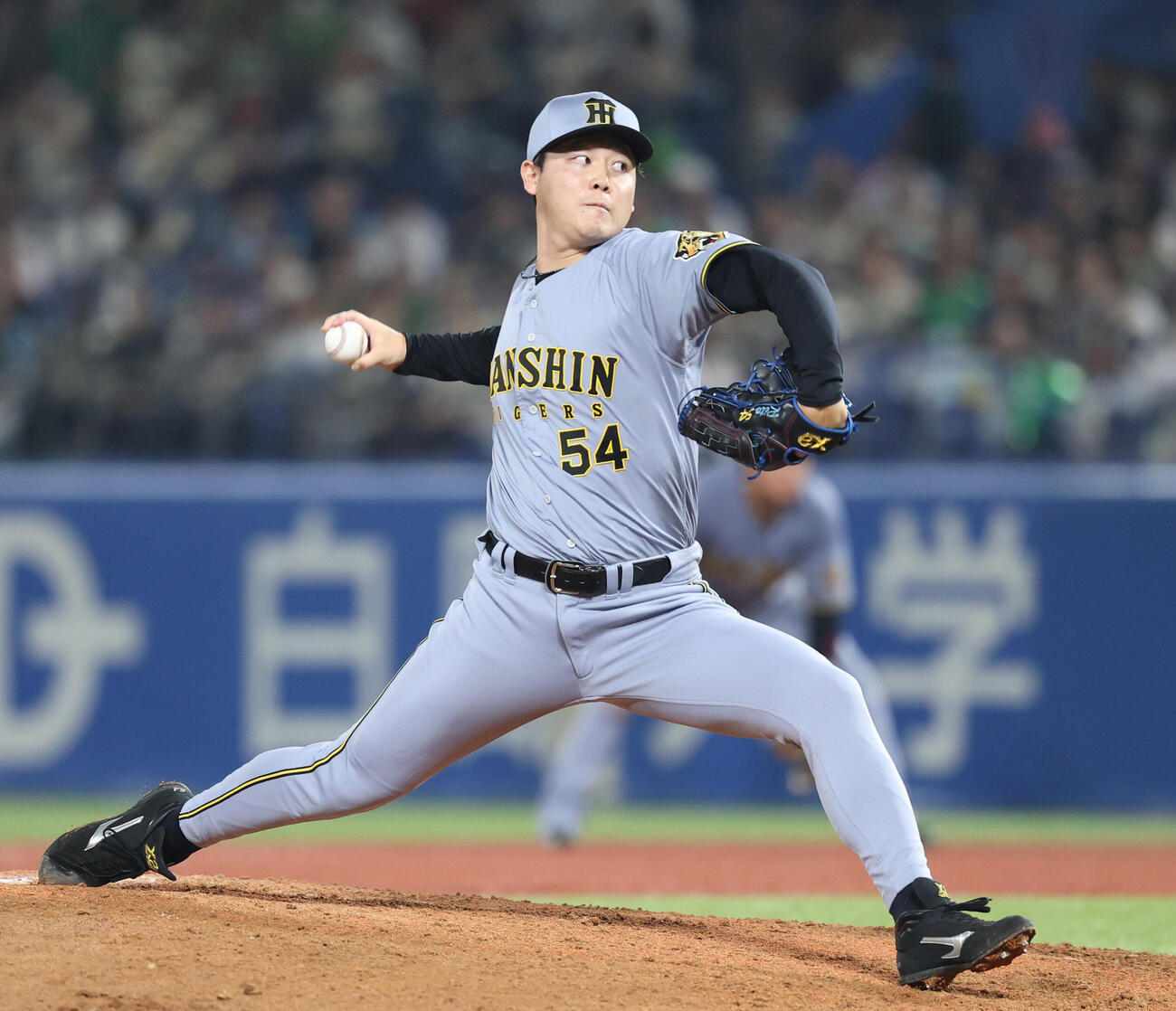 ヤクルト対阪神　阪神2番手で登板し力投する木下里都（撮影・増田悦実）