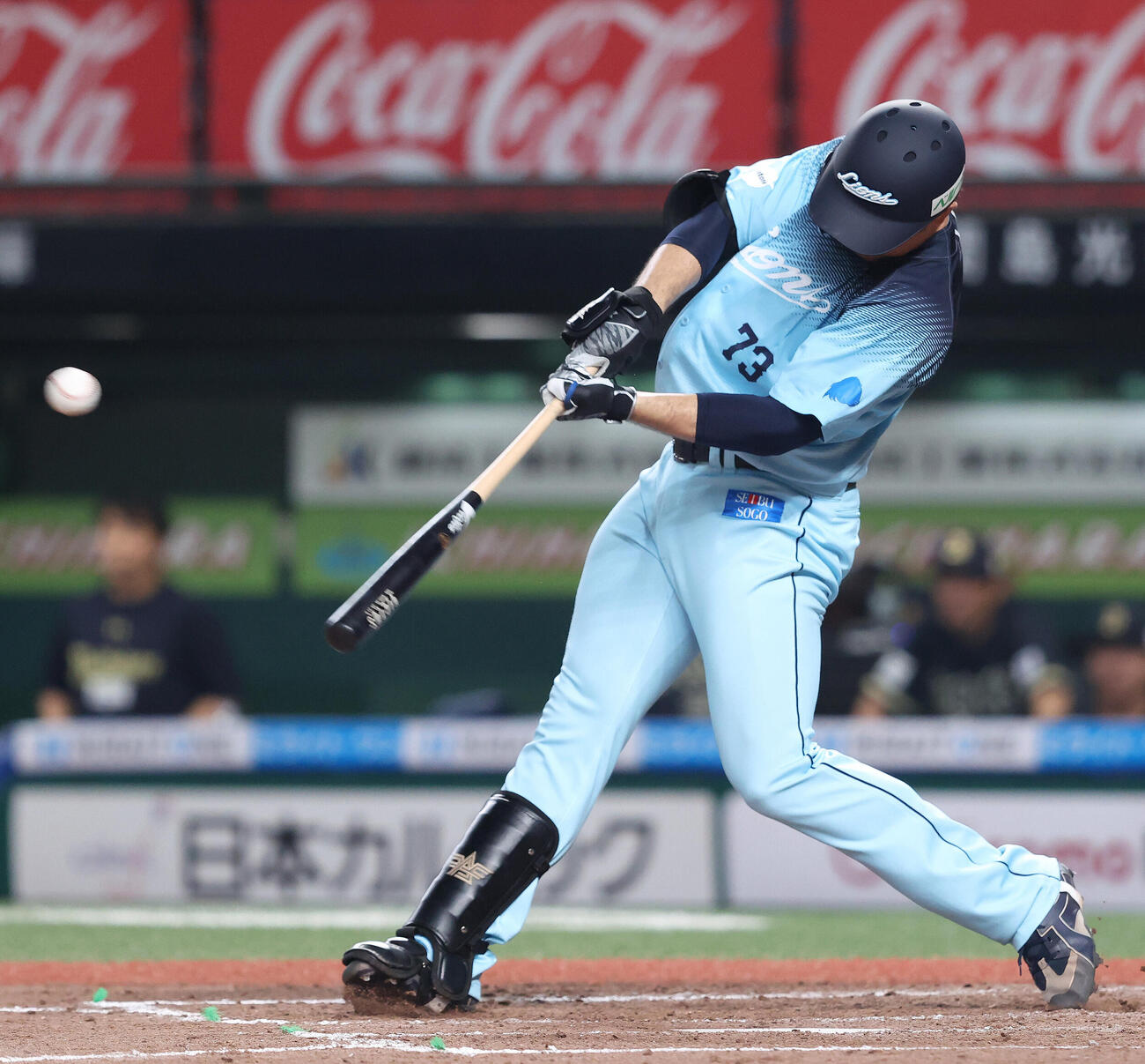 西武対オリックス　7回裏西武1死一塁、同点適時二塁打を放つ林安可（撮影・河田真司）