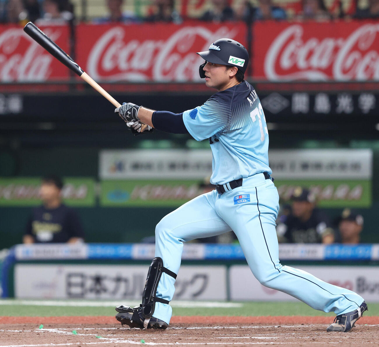 西武対オリックス　7回裏西武1死一塁、同点適時二塁打を放つ林安可（撮影・河田真司）