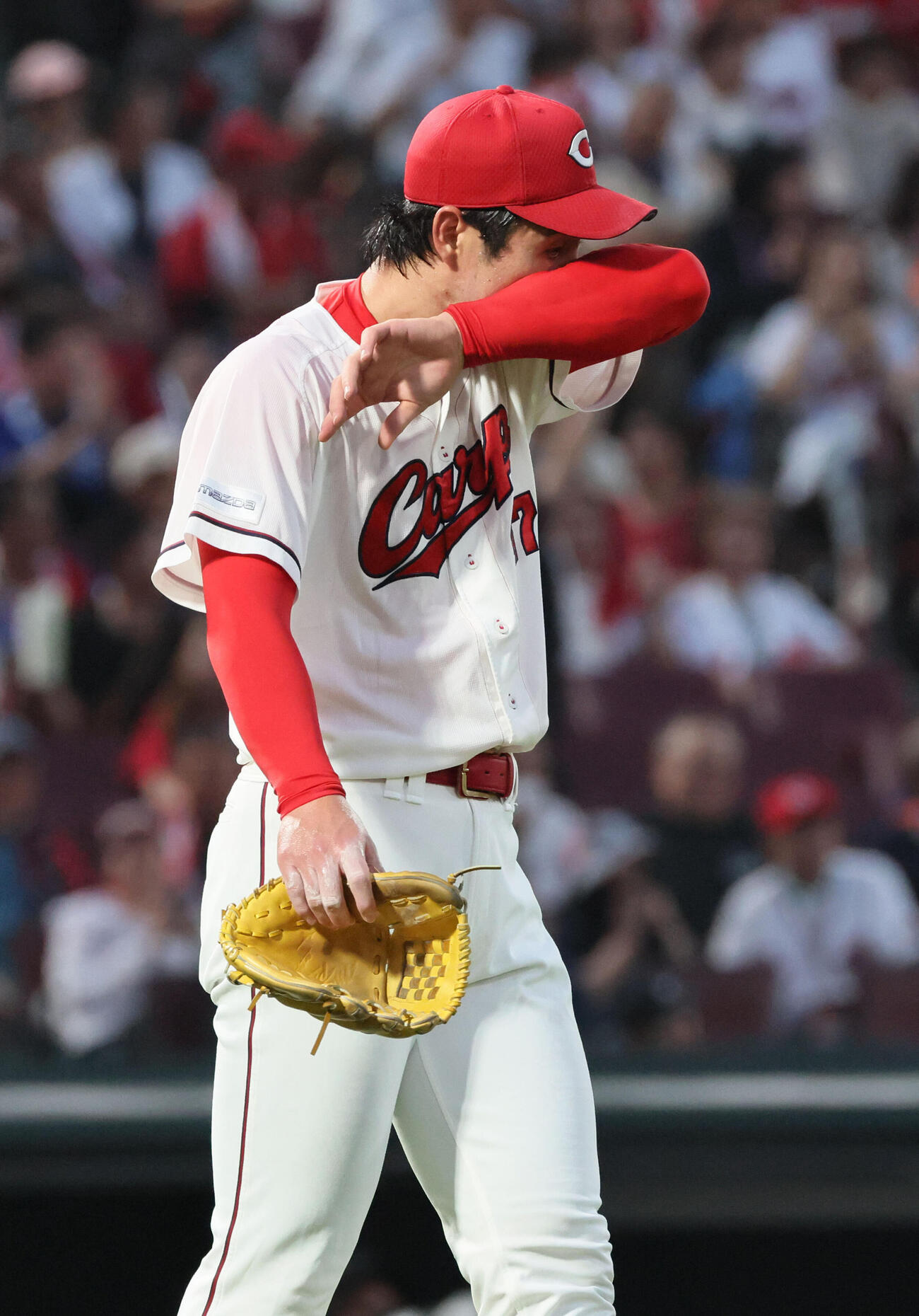 広島対中日　4回表中日2死一、三塁、石伊雄太に左越え3点本塁打を浴びた斉藤優汰（撮影・加藤孝規）