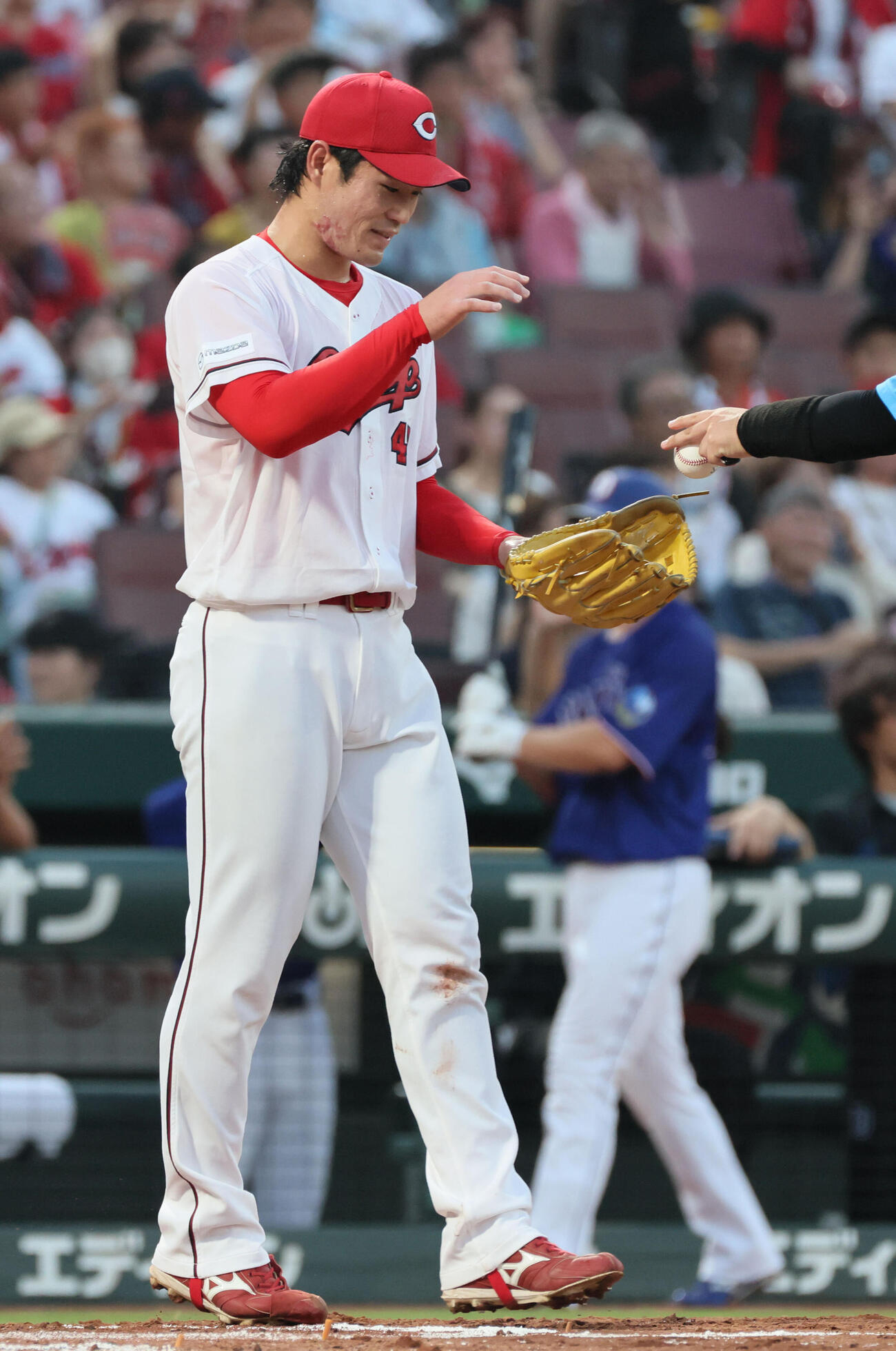 広島対中日　3回表中日2死二塁、村松開人に右前適時打を浴びた斉藤優汰（撮影・加藤孝規）