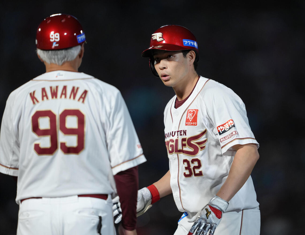 楽天対ソフトバンク　9回裏楽天無死、中島大輔は左前打を放つ（撮影・足立雅史）