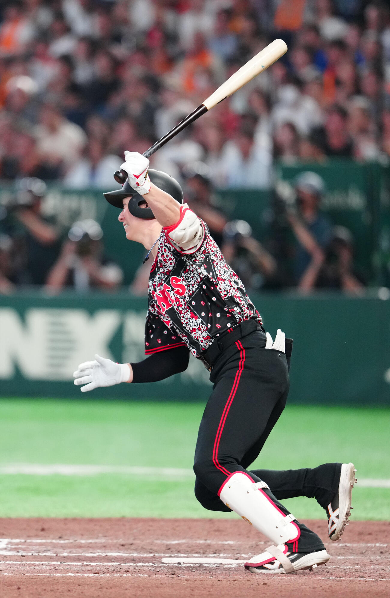 巨人対DeNA 6回裏巨人無死満塁、適時打を放つ松本剛（撮影・江口和貴）