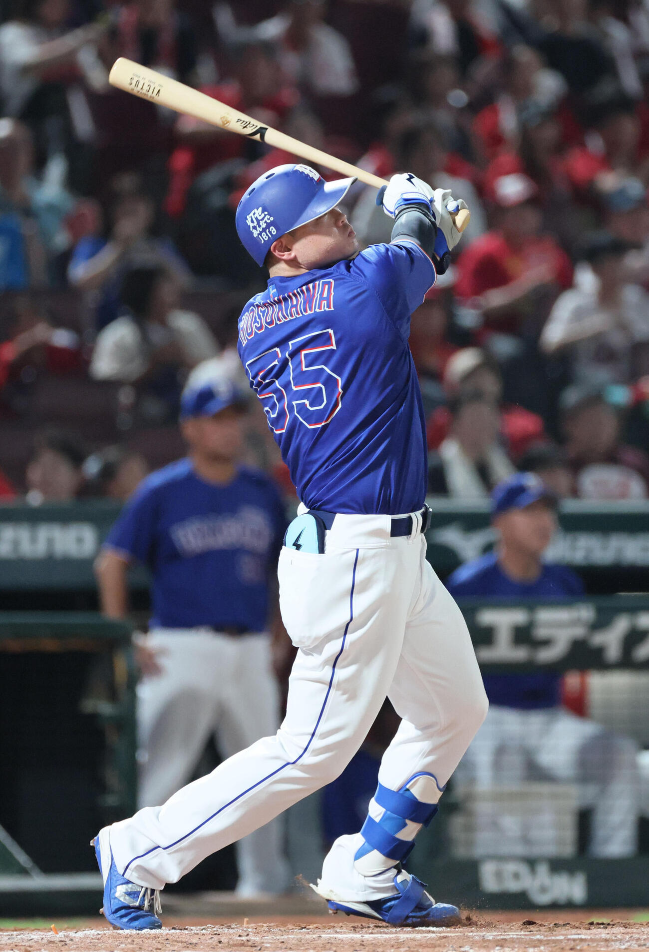 広島対中日　5回表中日2死、細川成也は右越え本塁打を放つ（撮影・加藤孝規）