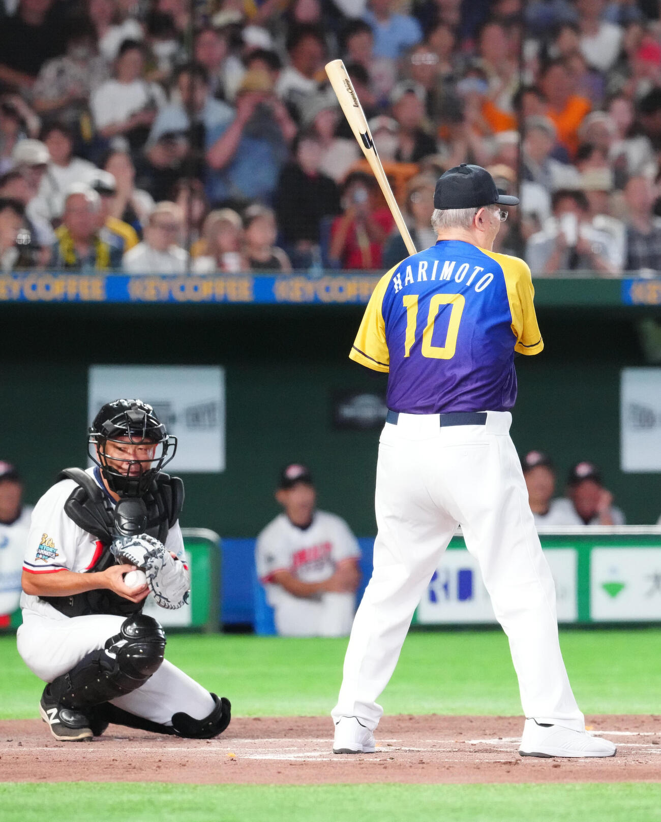 7月27日、ザ・プレミアム・モルツ球団対ドリーム・ヒーローズ　5回裏、打席に立つザ・プレミアム・モルツ球団の張本勲氏