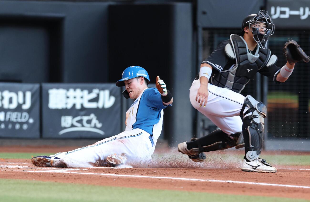 日本ハム対ロッテ　2回裏日本ハム2死一塁、有薗直輝の適時二塁打で生還する清宮幸太郎（撮影・黒川智章）